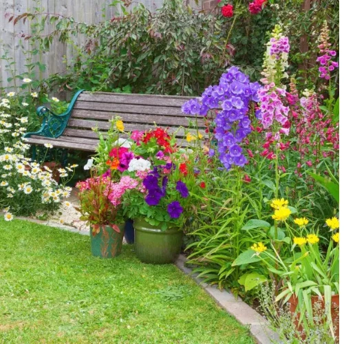 Design sans titre (26) Gardener planting floweri
